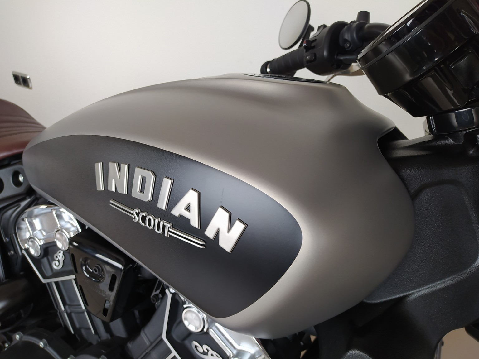 venta_moto_nueva_indian_motorcycle_scout_bobber_silver_quartz_smoke_ (4)