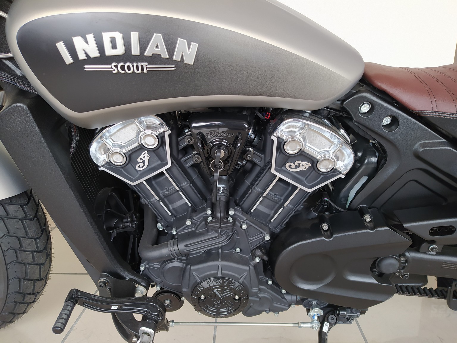 venta_moto_nueva_indian_motorcycle_scout_bobber_silver_quartz_smoke_ (9)