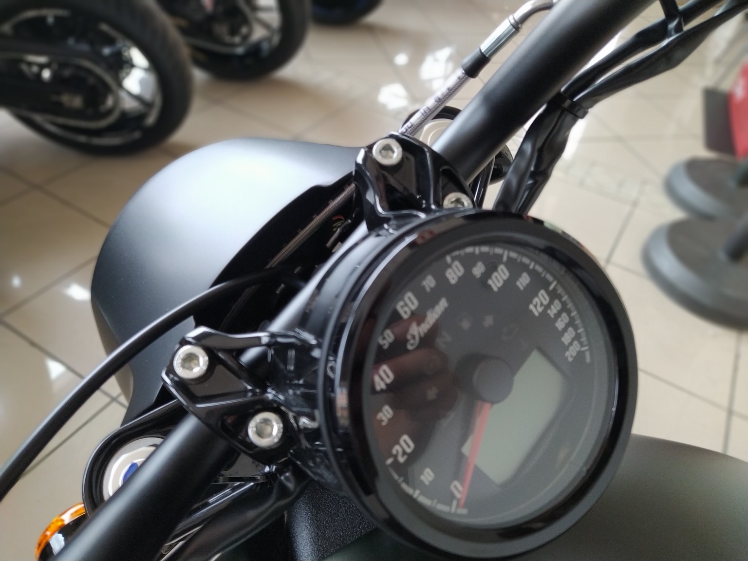 moto_nueva_indian_motorcycle_scout_bobber_1133_sagebrush_smoke_ (19)