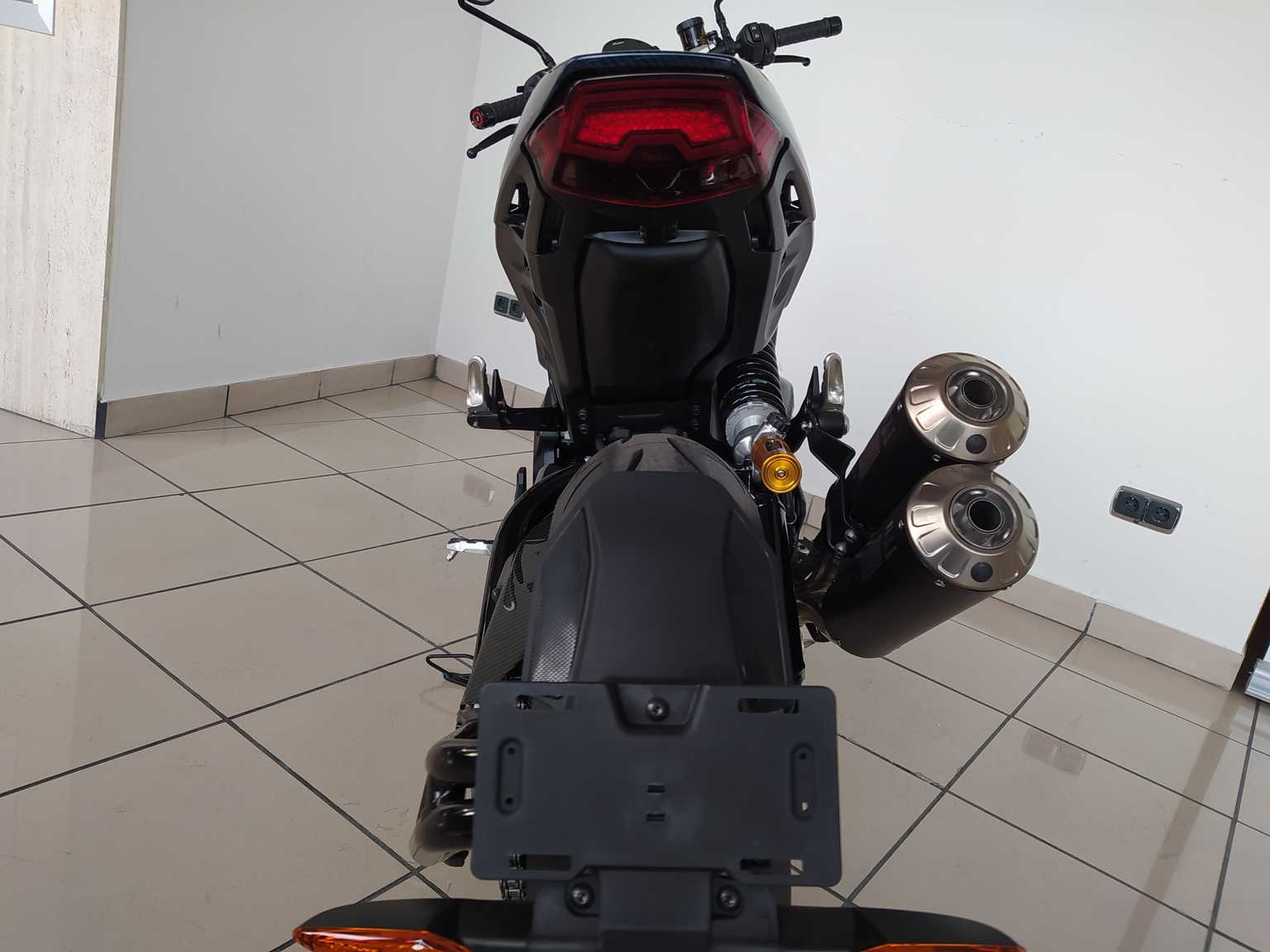 venta_moto_indian_motorcycle_ftr_100_per_cent_r_carbon_ (8)